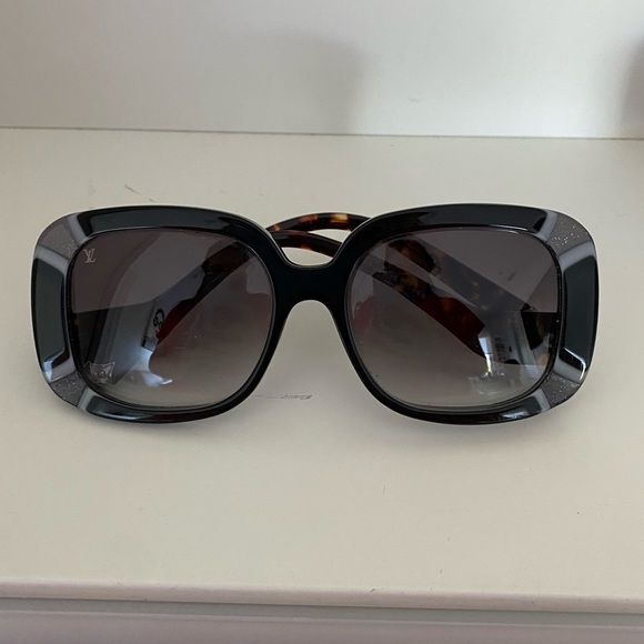 LOUIS VUITTON Sunglasses - used - Picture 2 of 10